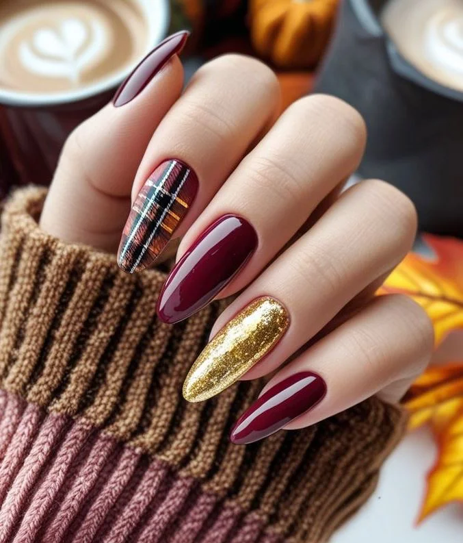 Checkered Manicure in red colors