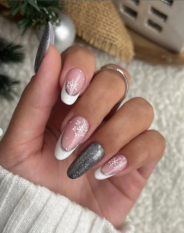 Winter French tips with glitter