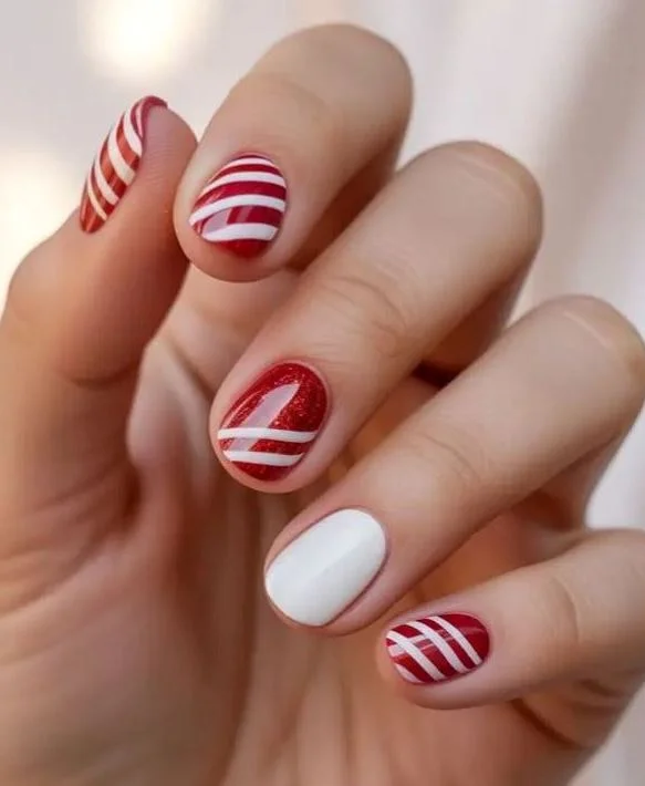 Short festive nails with stripes