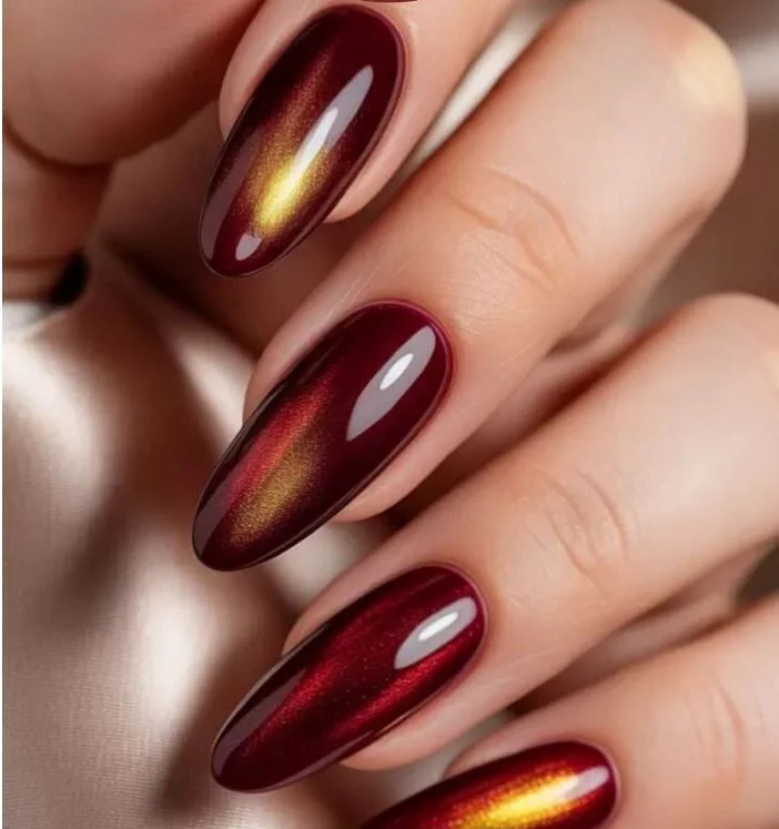 Red cat eye manicure on oval shape